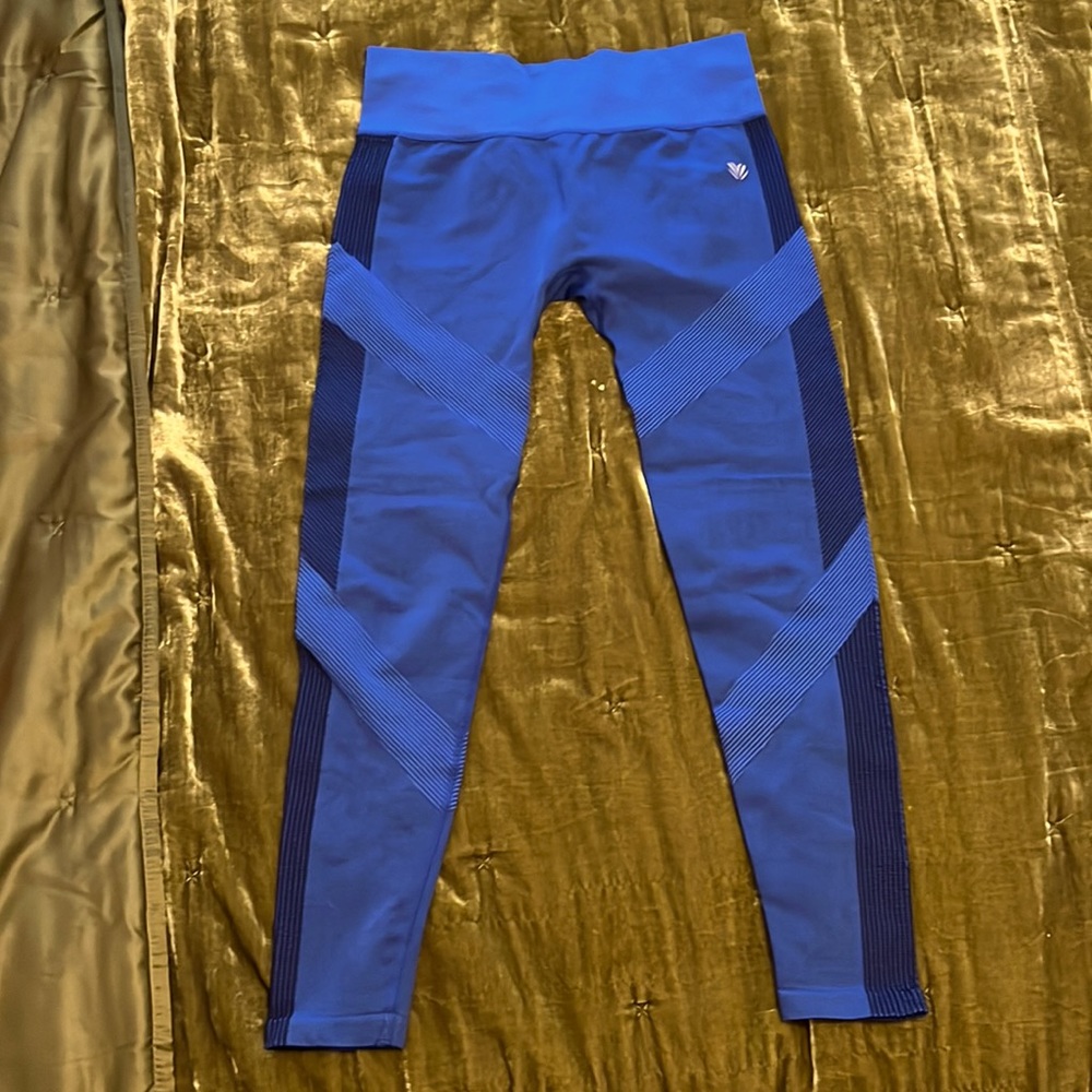 Blue crop leggings